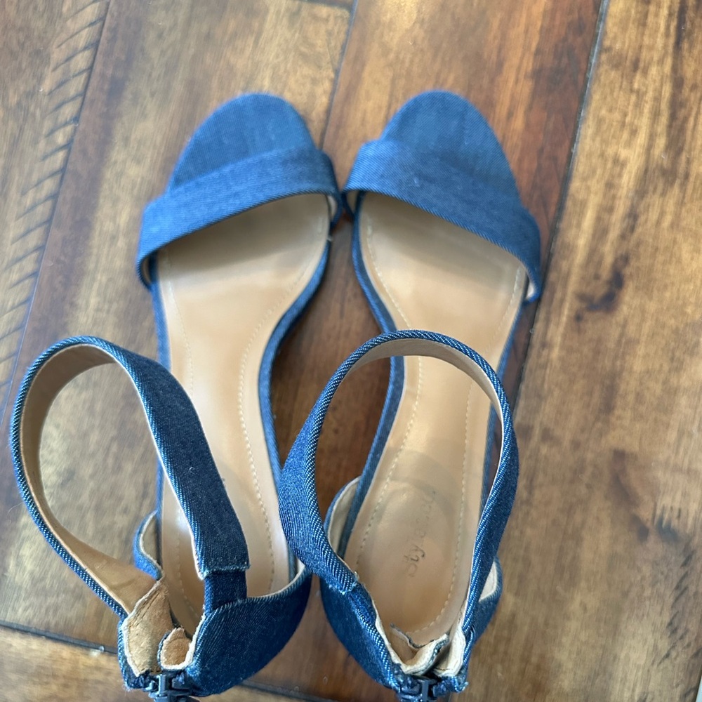 Stylish Denim Women's Sandals - Picture 2 of 7